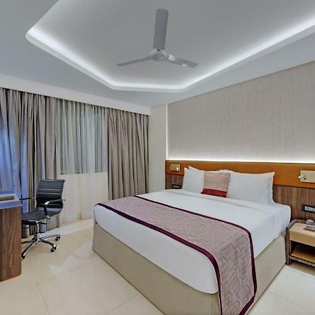 The Fern Residency Karad Otel Dış mekan fotoğraf