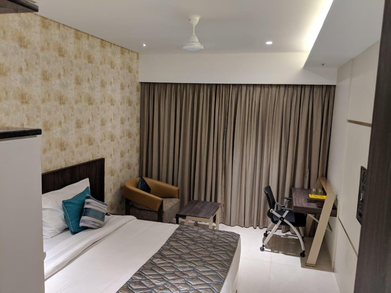 The Fern Residency Karad Otel Dış mekan fotoğraf