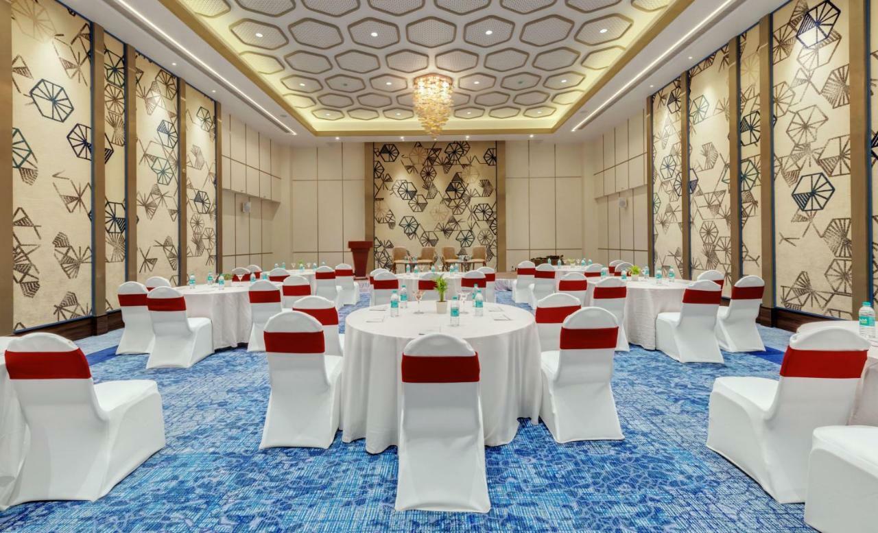 The Fern Residency Karad Otel Dış mekan fotoğraf