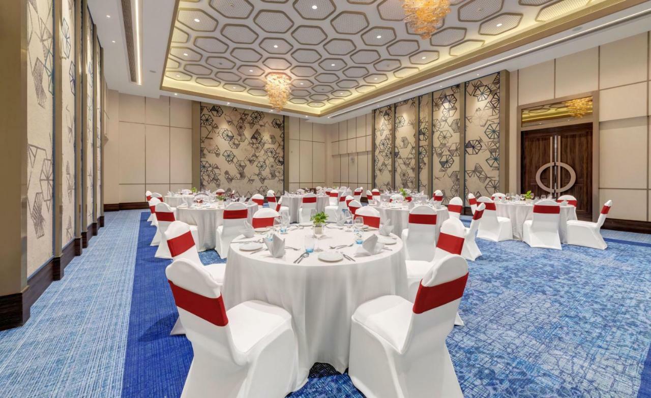 The Fern Residency Karad Otel Dış mekan fotoğraf