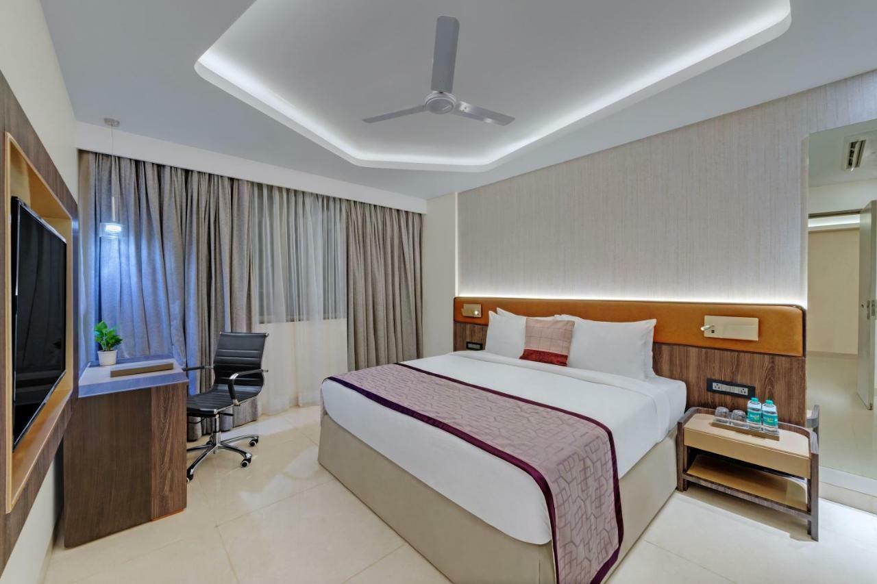 The Fern Residency Karad Otel Dış mekan fotoğraf