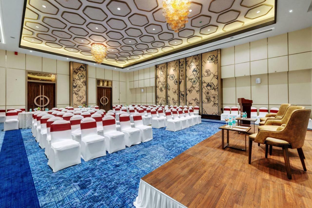 The Fern Residency Karad Otel Dış mekan fotoğraf